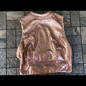 CROPPED BACKLESS ROSE GOLD TOP